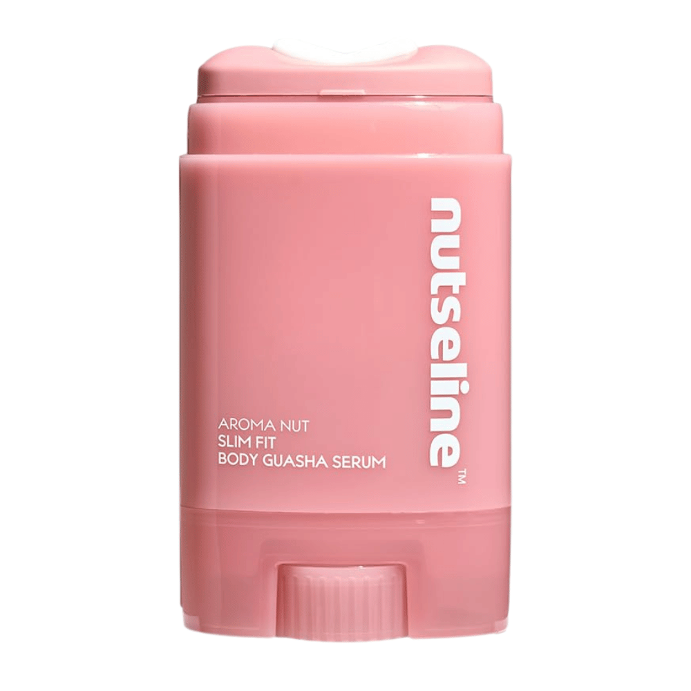 Puhdas irrotettu tuotekuva tuotteesta Nuseline Aroma Nut Slim Fit Body Guasha Seerumi vaalealla taustalla, painopiste pakkauksen muotoilussa.