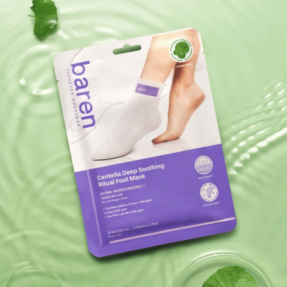 8. Baren Centella Deep Soothing Ritual Foot Mask – pakkaus, jossa on rauhoittava jalkanaamio vihreää taustaa vasten veden ja centellan lehtien kanssa