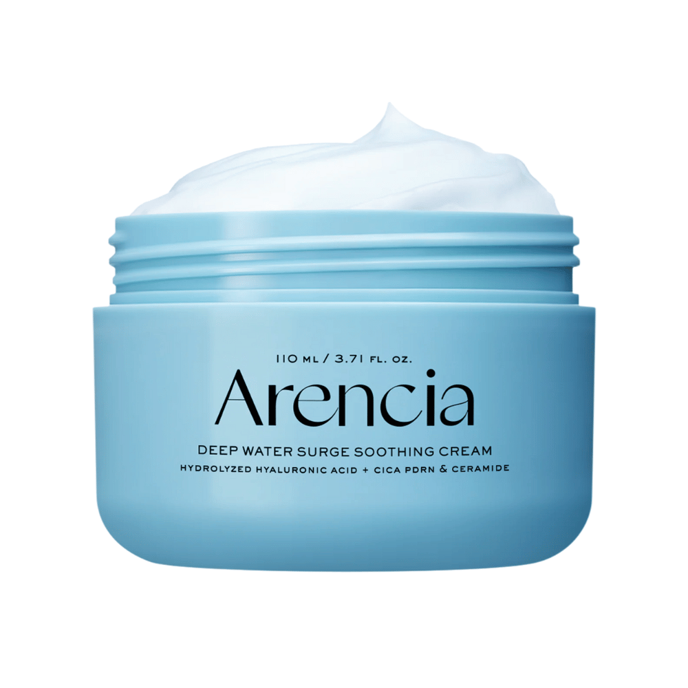 Lähikuva Arencia Deep Water Surge Soothing Cream näyttää voiteen pehmeän, viilentävän koostumuksen syväkosteutukseen kuivalle ja herkälle iholle.