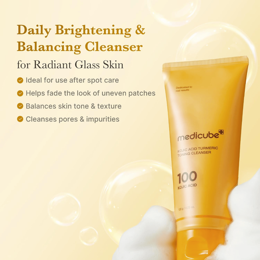 Medicube Kojic Acid Turmeric Toning Cleanser, puhdistusaine tasaisempaan ihonsävyyn ja hehkuun. Keltainen tuubi puhdistusvaahdon ja tuotteen hyötyjen kanssa.