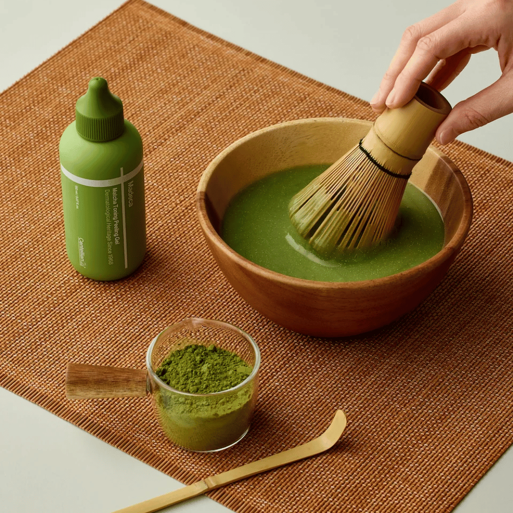 Centellian24 Madeca Matcha Toning Peeling Gel ainesosakuva – peeling gel matchasta inspiroitunut, joka auttaa puhdistamaan ihoa, poistamaan kuolleita ihosoluja ja parantamaan ihon hehkua.