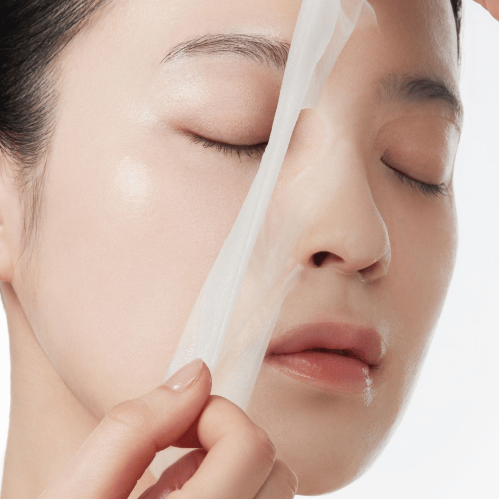 3. Anua PDRN Hyaluronic Acid Capsule 100 Serum Mask – lähikuva kosteuttavasta Sheet mask:sta, jota levitetään kasvoille