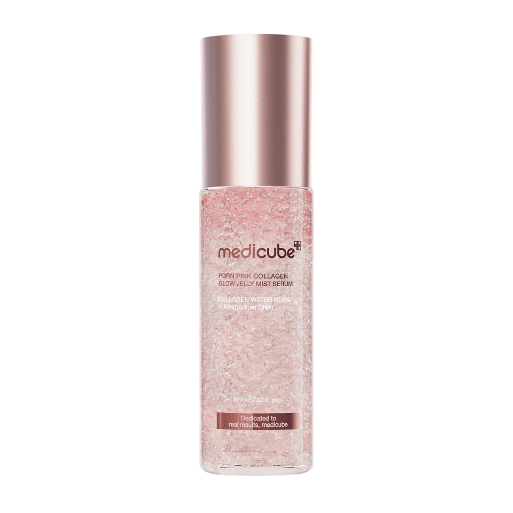 6. Medicube PDRN Pink Collagen Glow Jelly Mist Serum 60 ml – vaaleanpunainen kosteuttava kasvosuihke kollageenilla ja PDRN valkoisella taustalla