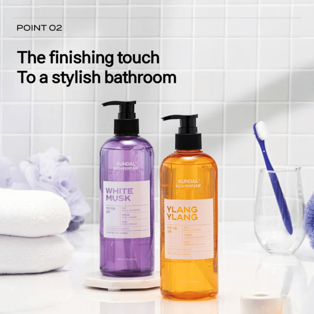 5. KUNDAL Rich Perfume Shampoo White Musk & Ylang Ylang – kaksi parfymoituja shampoota tyylikkäässä kylpyhuoneympäristössä