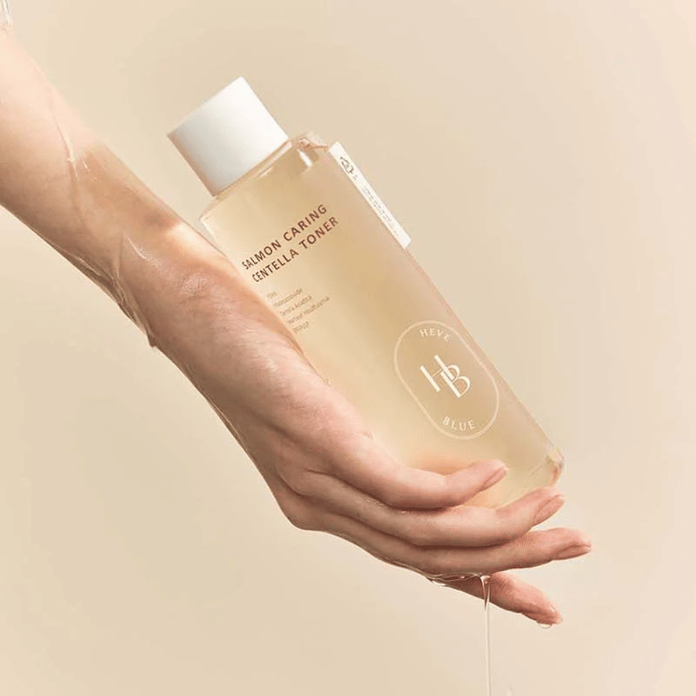 Salmon Caring Centella Toner levitys – kosteuttava korealainen kasvovesi, jossa on centella asiatica, joka tasapainottaa ihoa, antaa hehkua ja parantaa ihon kimmoisuutta.