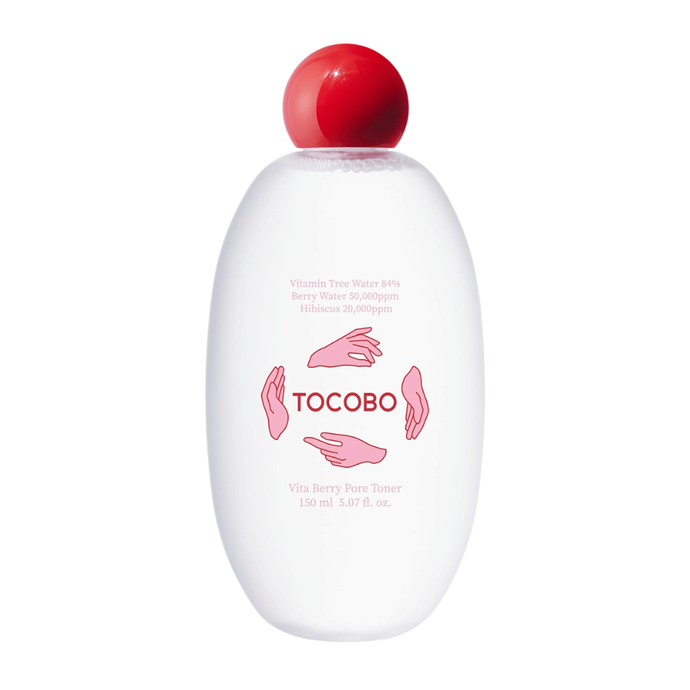 Vapaaksi rajattu tuotekuva tuotteesta TOCOBO Vita Berry Pore Toner, joka esittelee minimalistisen muotoilun valkoisella pullolla ja punaisella korkilla vaaleaa taustaa vasten.